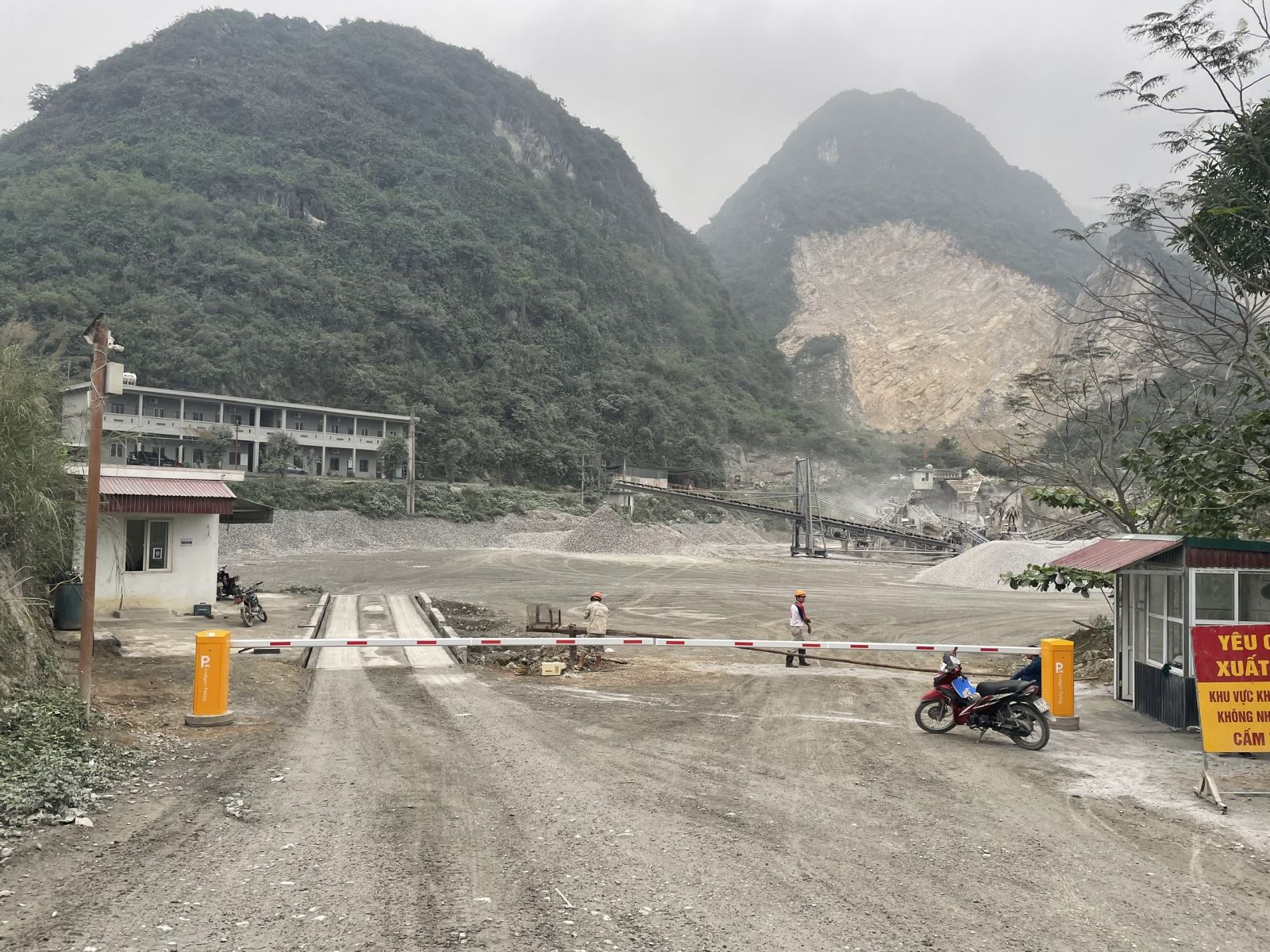 Barie Công ty Hùng Sơn - Mỏ Thanh Liêm, Hà Nam