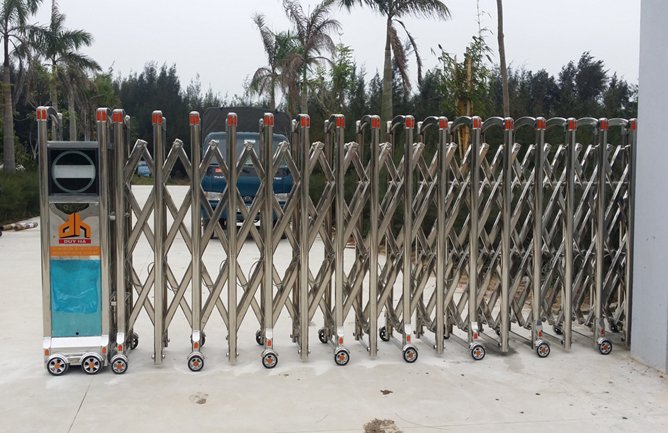 Cổng xếp inox tự động: G030